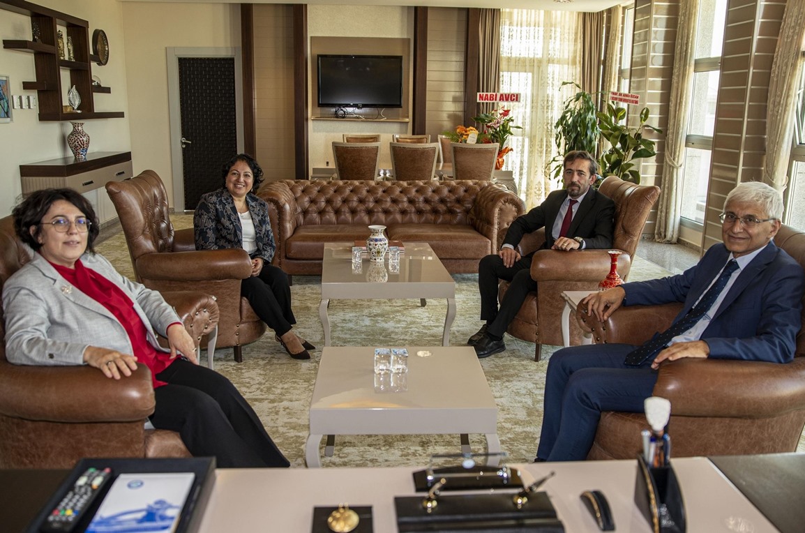 ESTÜ Rektörü Prof. Dr. Adnan Özcan’dan Rektör Prof. Dr. Emine Gümüşsoy’a Hayırlı Olsun Ziyareti 