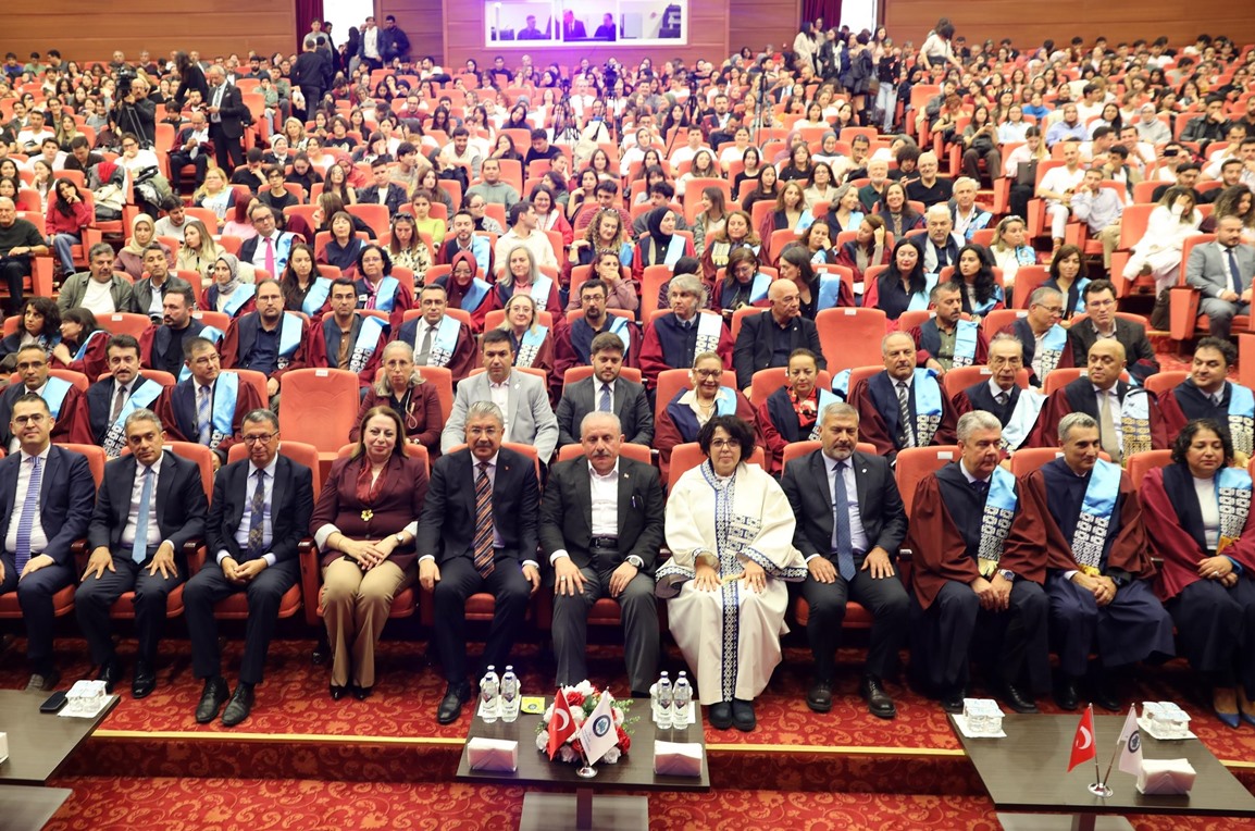 Üniversitemizde 2026-2027 Akademik Yılı Törenle Açıldı