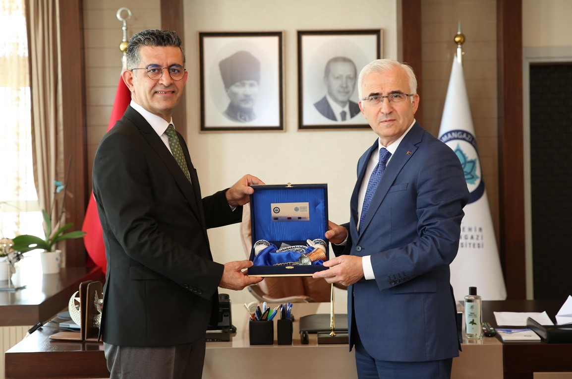 Cumhurbaşkanlığı İletişim Başkanlığı Afyonkarahisar Bölge Müdürü Ömer Süt’ten Rektör Prof. Dr. Kamil Çolak’a Nezaket Ziyareti