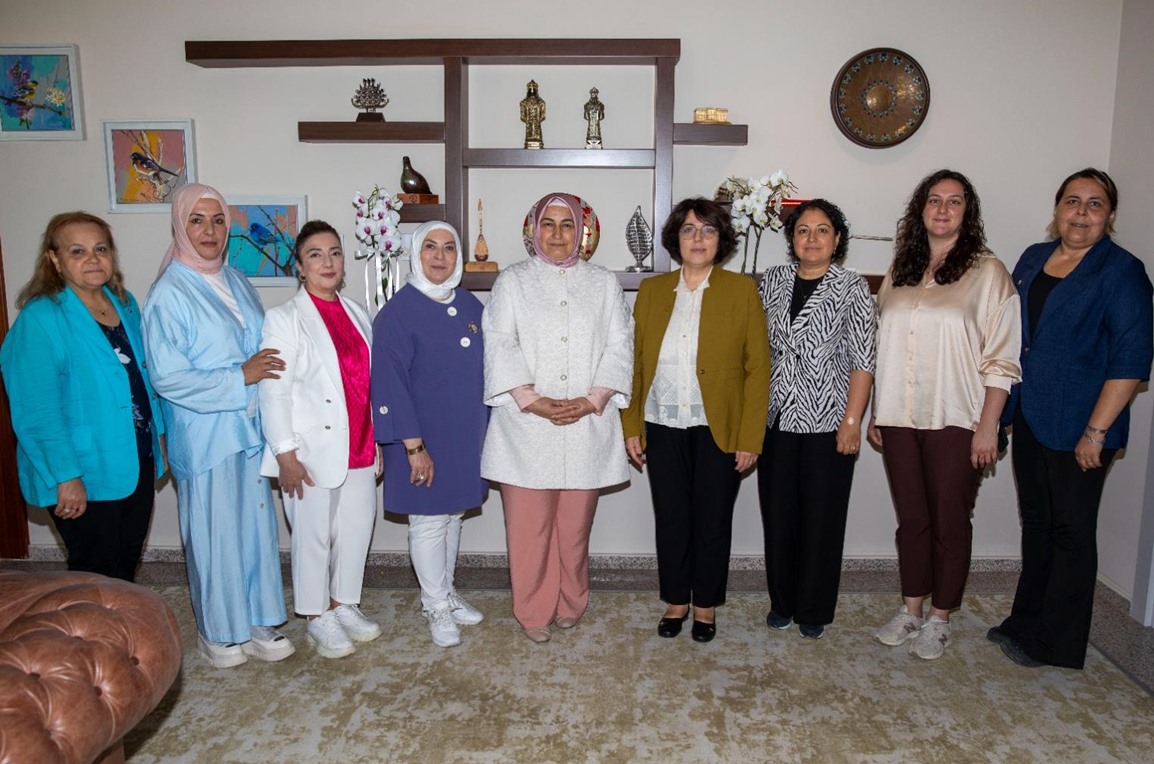 AK Parti Eskişehir İl Kadın Kolları Başkanlığı'ndan Rektör Prof. Dr. Emine Gümüşsoy’a Ziyaret