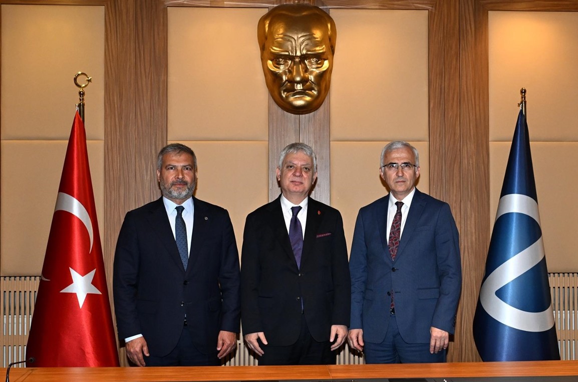 Rektör Prof. Dr. Kamil Çolak Rekabet Hukuku Eskişehir Zirvesine Katıldı