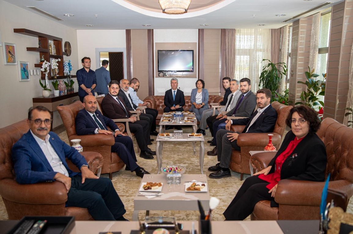 AK Parti Eskişehir Milletvekili Fatih Dönmez, AK Parti Eskişehir İl Başkanı Gürhan Albayrak ve beraberindeki heyetten Rektörümüze Hayırlı Olsun Ziyareti